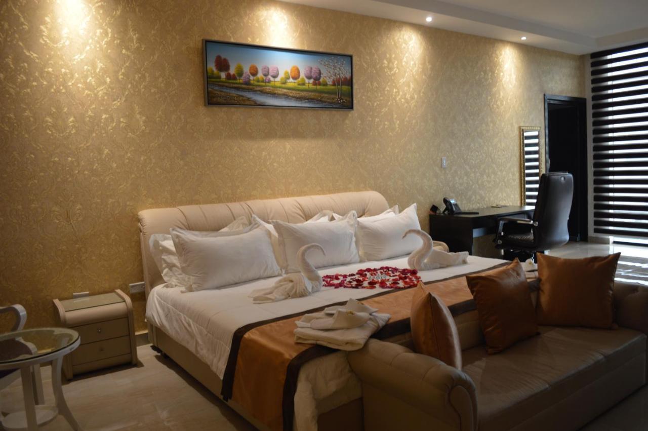 Hotel Crowner Давид Екстер'єр фото